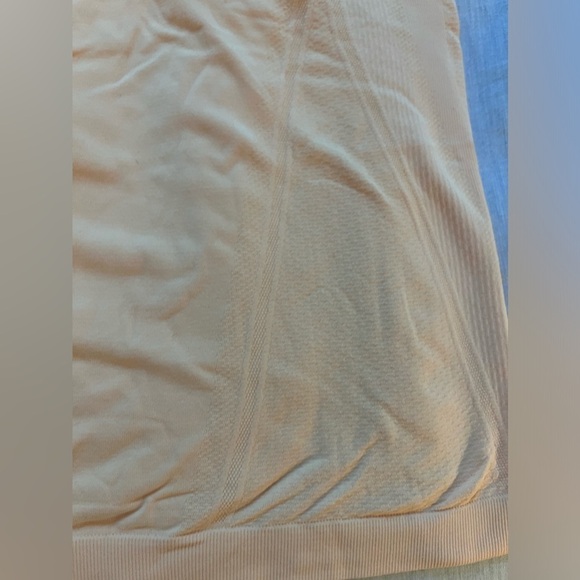 Athleta Momentum Seamless Nylon Tank Top in Mango - Picture 4 of 8